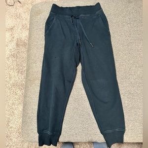 Lululemon size 6 joggers